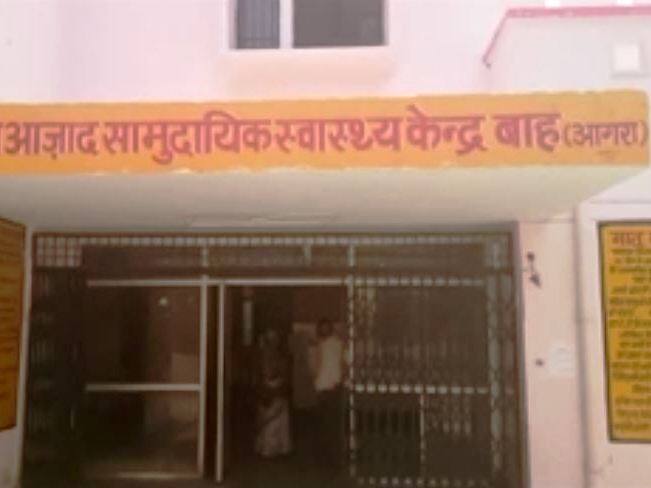 सरकारी अस्पतालों में अब सेल्फी से लगेगी हाजिरी, नहीं भेजी सेल्फी तो कट जाएगी सैलेरी selfie attendance in up govt hospitals सरकारी अस्पतालों में अब सेल्फी से लगेगी हाजिरी, नहीं भेजी सेल्फी तो कट जाएगी सैलेरी