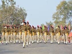 सरकारी नौकरी: CISF ने हेड कांस्टेबल के पदों पर निकाली वैकेंसी, यहां जानें आवेदन की तारीख से लेकर सबकुछ