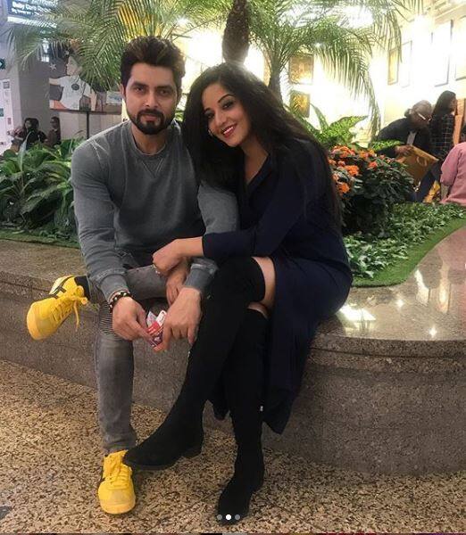 मोनालिसा सोशल मीडिया पर काफी एक्टिव रहती हैं. वो अपने फैंस के लिए सोशल मीडिया पर अप्डेट्स करती रहती हैं. (तस्वीर-इंस्टाग्राम) 