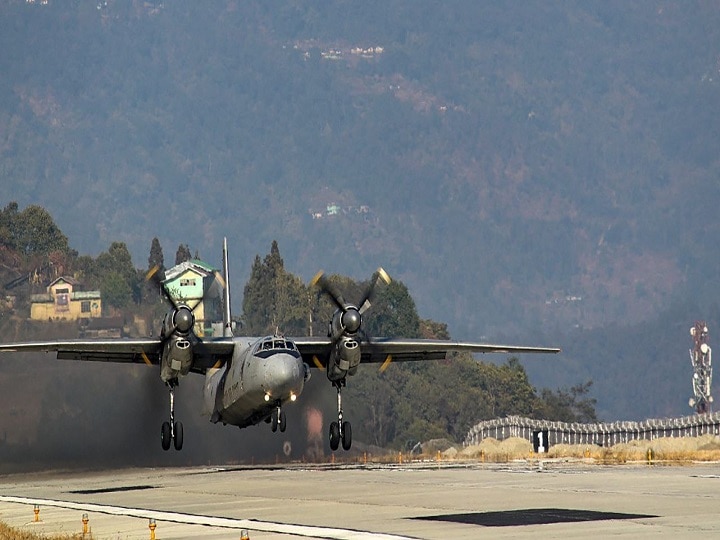  In a first, IAF lands AN-32 plane at Pakyong airfield in Sikkim एतिहासिक: चीन से महज़ 60 किलोमीटर दूर सिक्किम में उतरा पहला भारतीय विमान