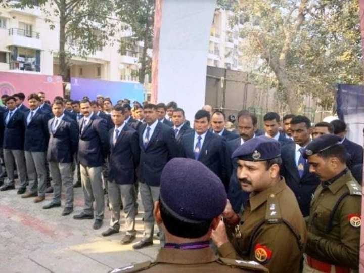 varanasi police preparation on Pravasi Bharatiya Divas प्रवासी भारतीय दिवस: NRI मेहमानों का स्वागत करेंगे सूट-बूट पहने हुए पुलिसवाले
