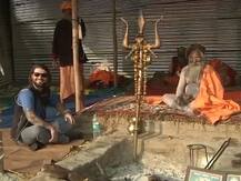 Kumbh Mela 2019: विदेशी नागरिकों में बढ़ रहा है सनातन संस्कृति के प्रति आकर्षण, नागा संन्यासियों\' से सीख रहे हैं धार्मिक महत्व 