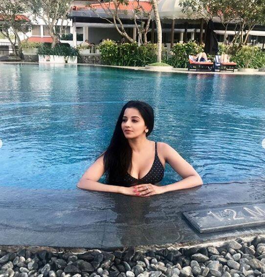 मोनालिसा को टेलीविजन रियलिटी शो 'बिग बॉस' के सीजन 10 से काफी लोकप्रियता मिली थी. (तस्वीर-इंस्टाग्राम) 