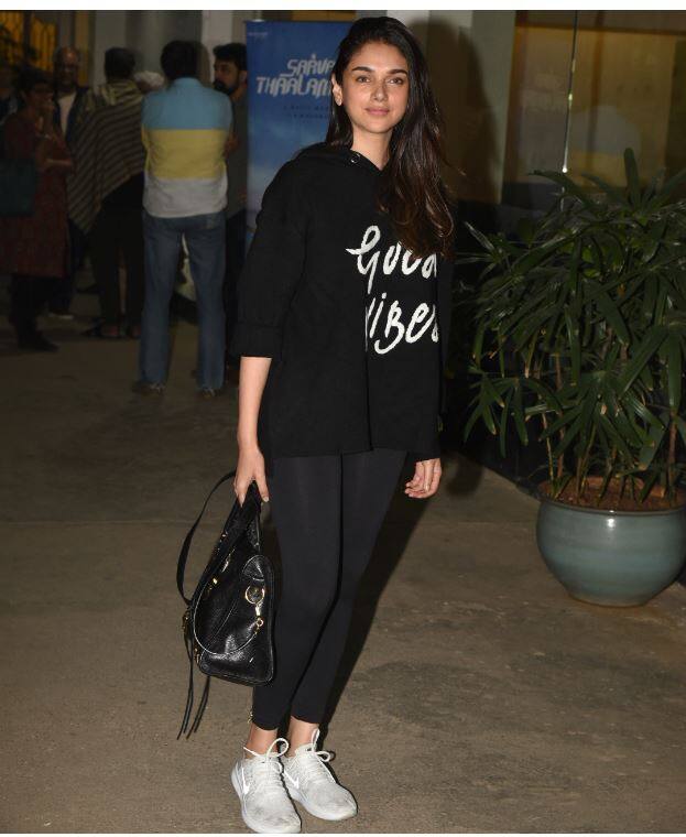 अभिनेत्री अदिती राव हैदरी भी नज़र आईं.