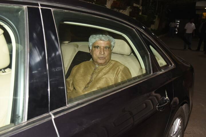 जावेद अख्तर भी नज़र आए.