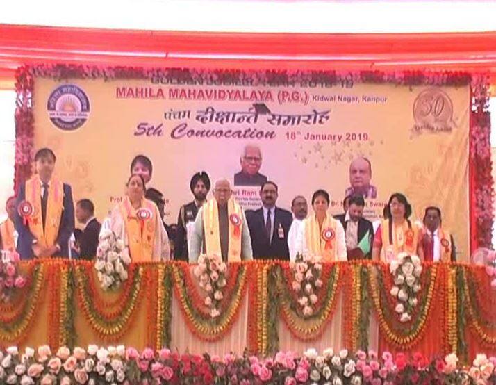 सवर्ण आरक्षण बिल पर उन्होंने कहा कि लोकसभा और राज्यसभा में पूर्ण बहुमत से ये विधेयक पास हुआ है. राष्ट्रपति महोदय ने भी इसे मंजूरी दे दी है. यूपी कैबिनेट ने भी इसे लागू करने का फैसला किया है. मैं भी इसे मान्यता दूंगा.