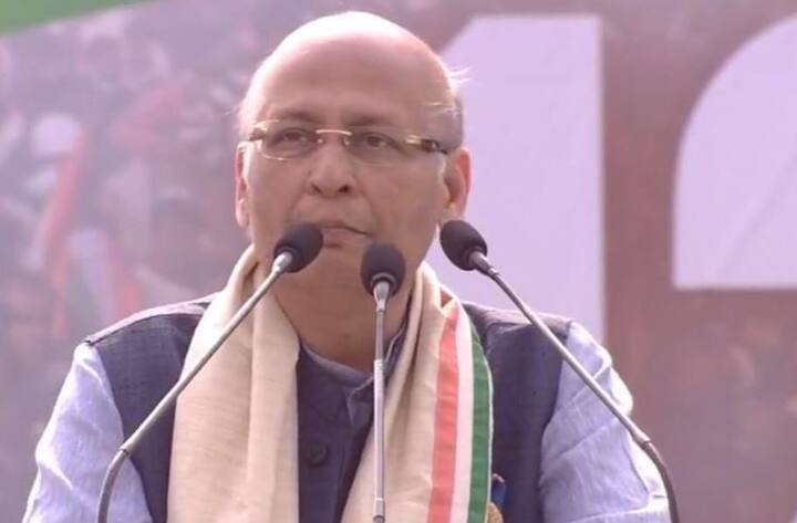 ममता बनर्जी की रैली में कांग्रेस के राज्यसभा सांसद और वरिष्ठ वकील अभिषेक मनु सिंघवी ने कहा कि बादल छंट रहे हैं और राजनीतिक दलों के समूह का इन्द्रधनुष बन रहा है. उन्होंने कहा कि गठबंधन होने का सही समय आ गया है.