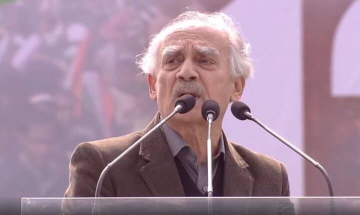 पूर्व केन्द्रीय मंत्री अरुण शौरी ने रैली में कहा कि देश में इतना अधिक झूठ किसी सरकार ने नहीं बोला है. उन्होंने कहा कि इससे पहले इस तरह सरकारी संस्थाओं को कमजोर कभी नहीं किया गया.
