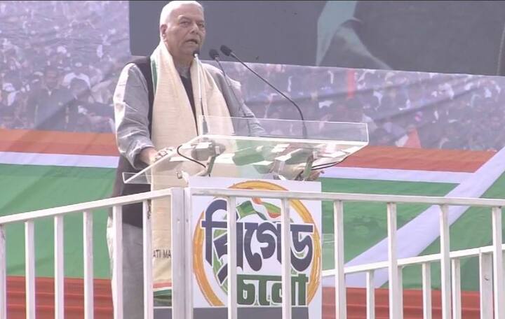 रैली को यशवंत सिन्हा ने भी संबोधित किया. उन्होंने कहा कि बीजेपी को हराने के लिए मंच पर उपस्थित सभी दलों के नेता प्रण लें कि लोकसभा चुनाव में तमाम जगहों पर बीजेपी उम्मीदवार के विरोध में वो सब मिलकर सिर्फ एक उम्मीदवार उतारेंगे.
