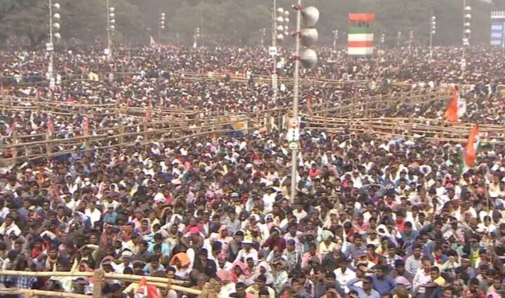 ममता बनर्जी की रैली में पश्चिम बंगाल के कोने-कोने से लोग आए हैं. रैली में 4 वर्तमान सीएम, 6 पूर्व सीएम सहित एक पूर्व प्रधानमंत्री बीजेपी के खिलाफ हल्ला बोल रहे हैं. इस रैली को 2019 के लोकसभा चुनाव से पहले विपक्षी एकता की राह में बड़ा कदम माना जा रहा है.