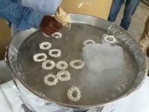 प्रवासी भारतीय लेंगे पानी में छनी इस अनोखी बनारसी इमरती का जायका