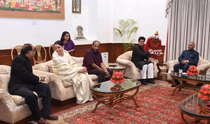 कंगना ने फिल्म के बारे में कहा कि झांसी की रानी लक्ष्मीबाई देश की गौरव हैं. इस फिल्म में झांसी की रानी के साहस, शक्ति और रणनीतिक कौशल के बारे में बताया गया है. फिल्म को लेकर विवाद भी उठ रहा है.