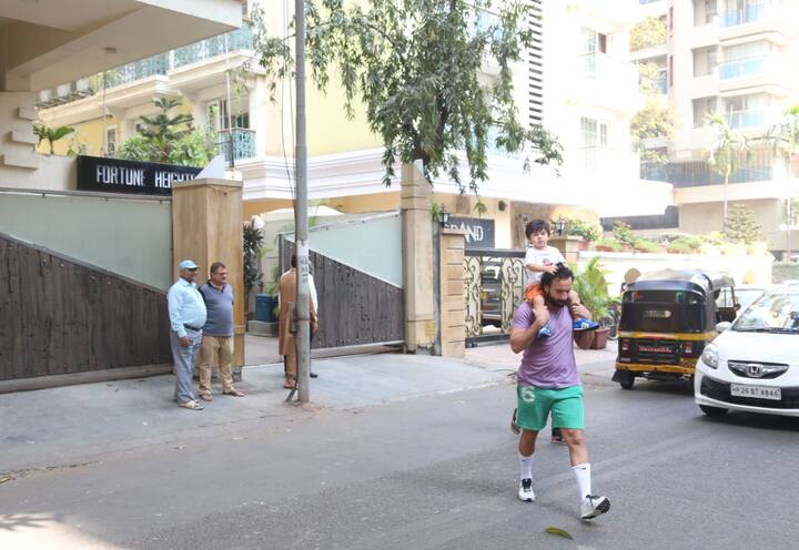 आपको बता दें कि तैमूर बॉलीवुड के तमाम स्टार किड्स में सबसे ज्यादा चर्चा में रहते हैं. (तस्वीर: मानव मंगलानी)
