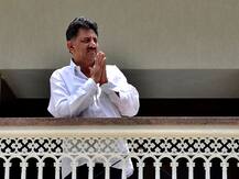 कर्नाटक: सरकार बचाने के लिए कांग्रेस का प्लान, मंत्री अपनी कुर्सी छोड़ नाराज विधायकों को देने को तैयार