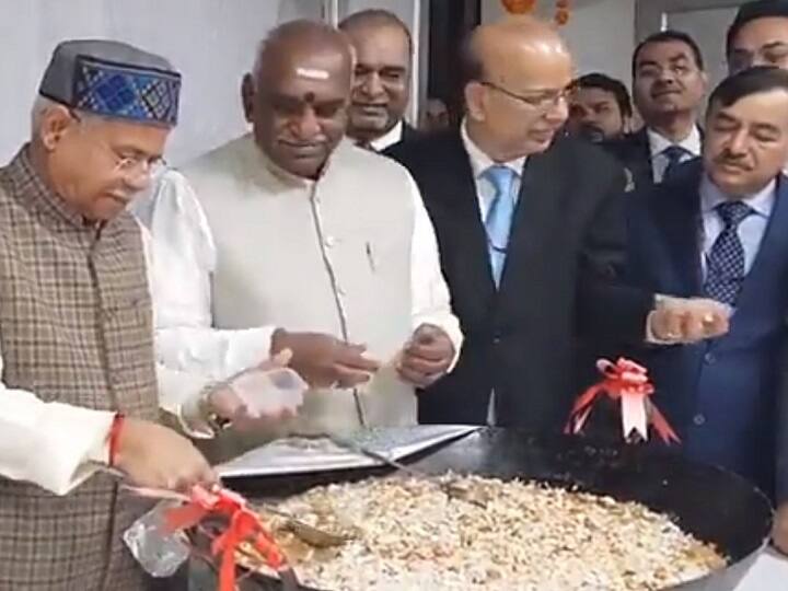 हलवा सेरेमनी के साथ बजट दस्तावेज छपने की तैयारियां शुरू Halwa ceremony offered, budget document sent for printing हलवा सेरेमनी के साथ बजट दस्तावेज छपने की तैयारियां शुरू