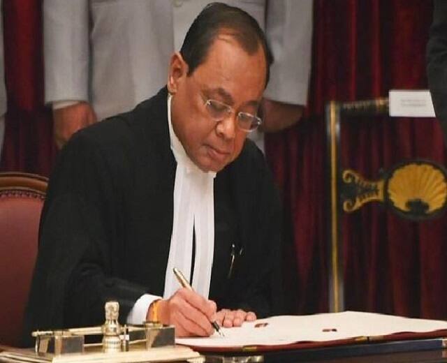 सीबीआई के अंतरिम निदेशक नागेश्वर राव ने 20 अधिकारियों का तबादला किया Interim CBI chief M Nageswara Rao transfers 20 officers सीबीआई के अंतरिम निदेशक नागेश्वर राव ने 20 अधिकारियों का तबादला किया