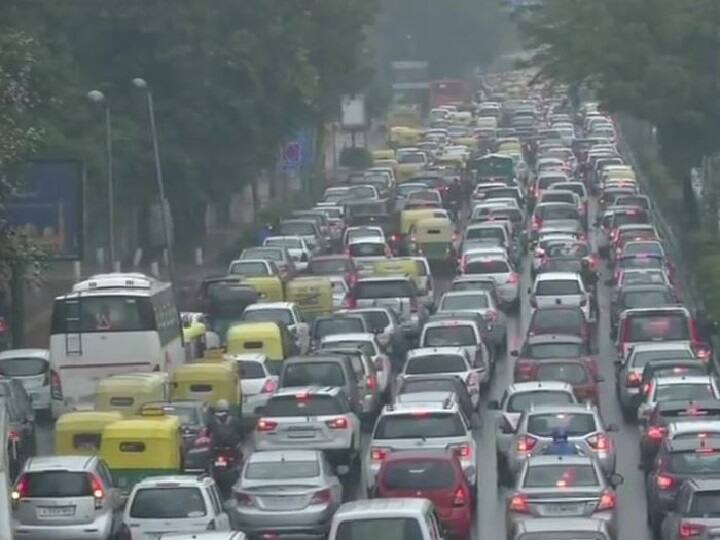 गुरुग्रामः गब्बर और सांभा ने ट्रैफिक नियम तोड़ने वालों को पकड़ा, लोगों ने मांगी माफी In Gurugram Gabbar and Sambha hand out traffic rules to violators गुरुग्रामः गब्बर और सांभा ने ट्रैफिक नियम तोड़ने वालों को पकड़ा, लोगों ने मांगी माफी