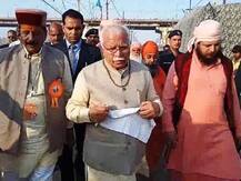 Kumbh Mela 2019: हरियाणा के सीएम ने लिया संतों से आशीर्वाद, राम मंदिर पर साधी चुप्पी