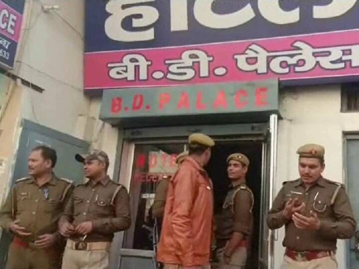 उन्होंने बताया कि यहां घंटे के हिसाब से पैसे वसूले जा रहे थे. फिलहाल होटल मैनेजर और कर्मचारी फरार हैं जिनकी तलाश की जा रही है. पुलिस की रेड पड़ते ही होटल में अफऱा तफरी मच गई थी और कर्मचारी भाग गए थे.