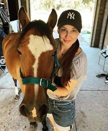 पिछले 10 साल से संबंध बनाने के लिए ये हसीना कर रही है सही पार्टनर की तलाश, जानें कौन है ये