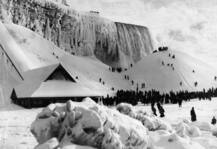 बर्फ से पूरा जम गया है नियाग्रा फॉल, देखें बेहद खूबसूरती तस्वीरें