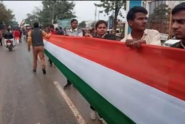 गोरखपुर: नेताजी की जयंती पर निकली 13 किलोमीटर लंबी तिरंगा यात्रा, रास्ते भर हुआ स्वागत