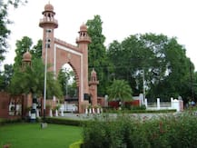 अलीगढ़: तिरंगा यात्रा निकालने वाले छात्र नेता को AMU ने जारी किया नोटिस, 24 घंटे में मांगा जवाब