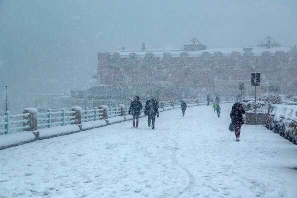 इटली के जेनोआ को भारी बर्फबारी ने काफी प्रभावित किया है. 