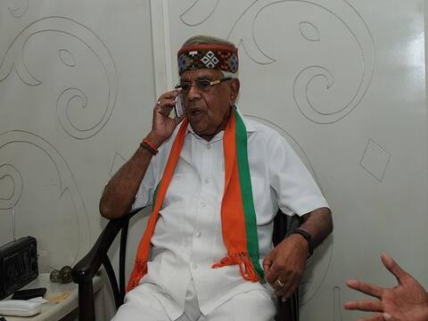 एमपी: पूर्व सीएम बाबूलाल गौर का दावा, दिग्विजय सिंह ने दिया भोपाल से लड़ने का ऑफर एमपी: पूर्व सीएम बाबूलाल गौर का दावा, दिग्विजय सिंह ने दिया भोपाल से लड़ने का ऑफर