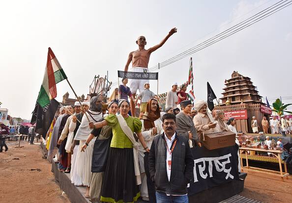 26 जनवरी को दिल्ली के राजपथ से एक बार फिर भारत दुनिया को अपनी ताकत दिखाएगा और इसके साथ ही देश की विविधता में एकता की झलक भी दिखेगी.सभी फोटोः गेटी इमेज