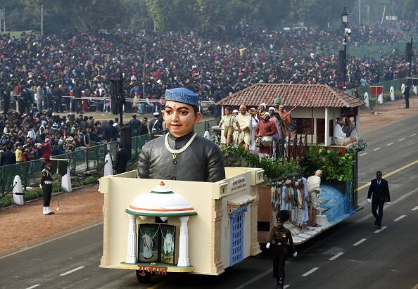 इस साल कुल 22 झांकियां राजपथ पर होंगी. जिनमें राज्यों और केंद्र शासित प्रदेशों की 16 झांकियां होंगी और भारत सरकार के मंत्रालयों की होगी 6 झांकियां होंगी.