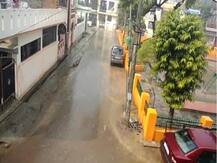 यूपी के कई जिलों में गिरे ओले, बारिश के कारण बढ़ी ठंड, फसलों को भी नुकसान