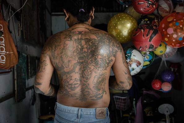 इतना ही नहीं, रिसर्च में कहा गया कि ऐसे लोगों को सेक्सुअल पार्टनर बदलने में कोई गुरेज नहीं. वे खुद को रिस्क में डालना पसंद करते हैं और अनसेफ सेक्स  

तक करते हैं.