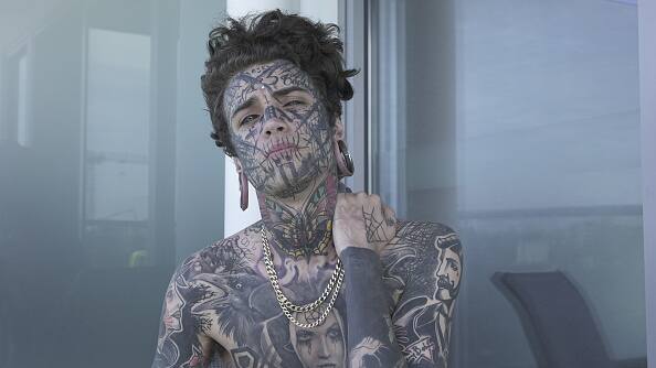 फ्लोरिडा के मियामी यूनिवर्सिटी के शोधकर्ताओं ने ये रिसर्च की. रिसर्च में ये भी पाया गया कि लोग टैटू को स्टेटस सिंबल की तरह इस्तेमाल करते हैं जबकि वे 

मेंटल हेल्थ प्रॉब्लम से गुजर रहे होते हैं. 
