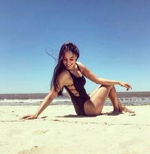 बेहद हॉट है ये 21 साल की पायलट, सोशल मीडिया पर पोस्ट की हॉट बिकिनी तस्वीरें, यहां देखें एक झलक