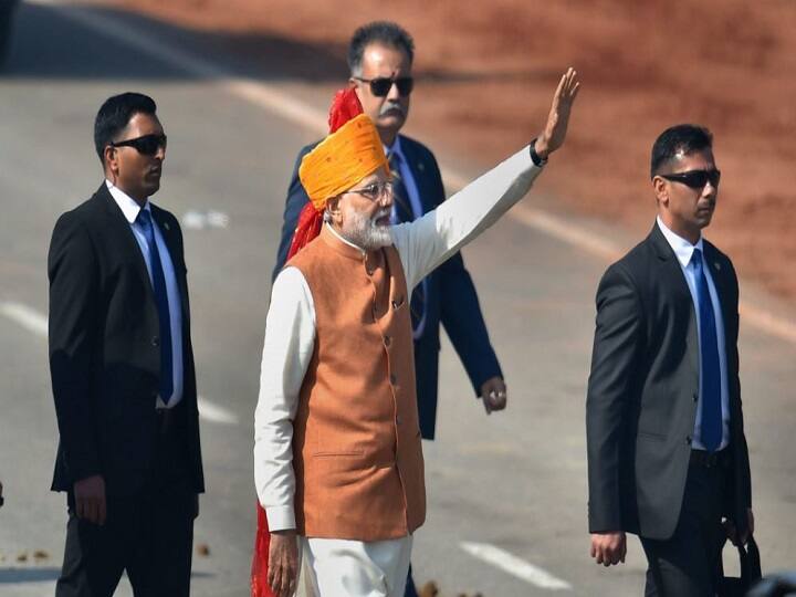 गणतंत्र दिवस के मौके पर केसरिया साफे में नजर आए प्रधानमंत्री मोदी
