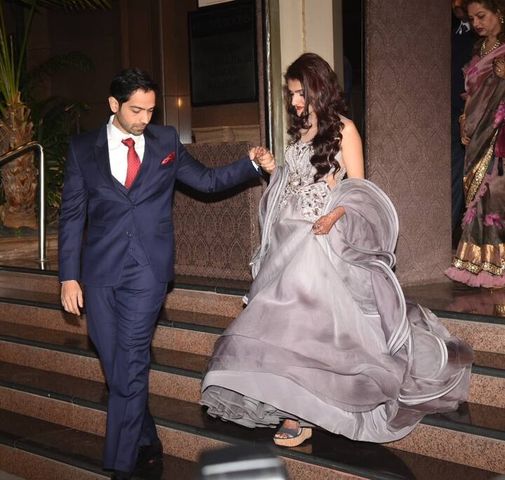 रिसेप्शन में साक्षी भट्ट और मजाहिर के बीच काफी खूबसूरत कैमिस्ट्री देखने को मिल रही थी. (तस्वीर: मानव मंगलानी)