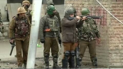 जम्मू-कश्मीर: गणतंत्र दिवस पर आतंकियों की नापाक साजिश नाकाम, ज्वाइंट ऑपरेशन में दो आतंकी ढेर जम्मू-कश्मीर: गणतंत्र दिवस पर आतंकियों की नापाक साजिश नाकाम, ज्वाइंट ऑपरेशन में दो आतंकी ढेर