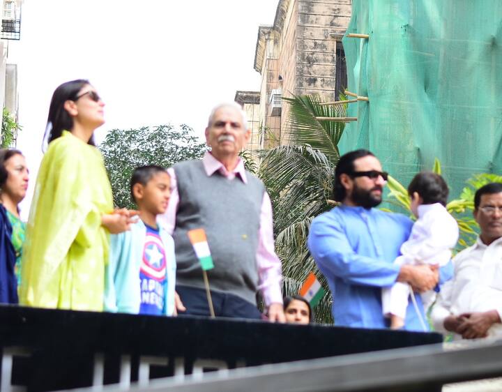 तैमूर ने अपनी मम्मी करीना कपूर खान और पापा सैफ अली खान के साथ काफी शानदार अंदाज में तिरंगा फहराकर गणतंत्र दिवस का सेलिब्रेशन किया. (तस्वीर: मानव मंगलानी)