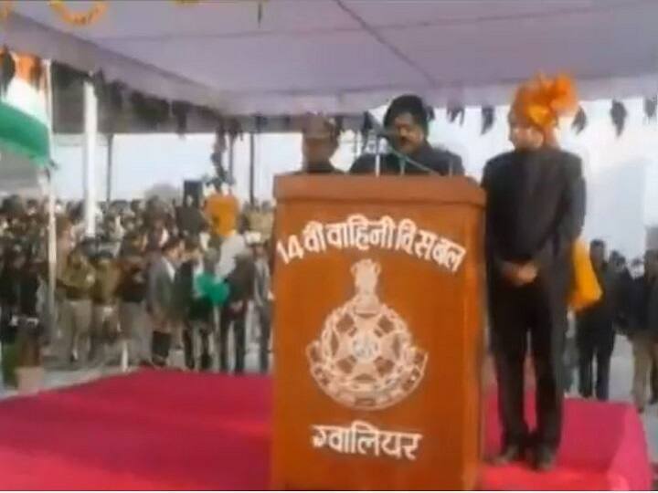 मध्य प्रदेश: कमलनाथ सरकार की मंत्री इमरती देवी नहीं पढ़ पाईं अपना भाषण, कलेक्टर ने की मदद Minister in Madhya Pradesh Imarti Devi could not read her speech मध्य प्रदेश: कमलनाथ सरकार की मंत्री इमरती देवी नहीं पढ़ पाईं अपना भाषण, कलेक्टर ने की मदद