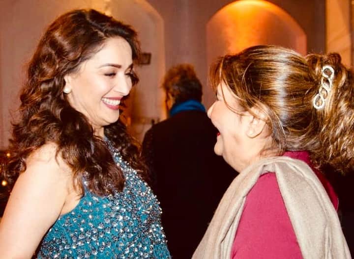 पार्टी के दौरान माधुरी कोरियोग्राफर सरोज खान के साथ नज़र आईं. (तस्वीर: मानव मंगलानी)