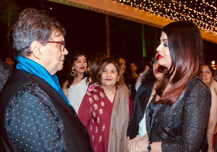 पार्टी में सुभाष घई ऐश्वर्या राय बच्चन के साथ बातचीत करते भी नज़र आए. (तस्वीर: मानव मंगलानी)