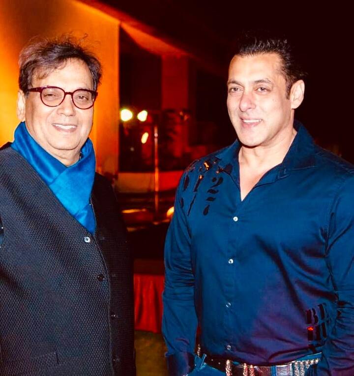 पार्टी के दौरान सलमान खान भी सुभाष घई के साथ काफी खुश नज़र आए. आपको बता दें कि साल 2008 में आई सलमान खान की फिल्म 'युवराज' का निर्देशन सुभाष घई ने किया था. (तस्वीर: मानव मंगलानी)