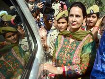 पंजाब BJP अध्यक्ष ने नवजोत सिंह सिद्धू की पत्नी को \'प्रवासी पक्षी\' बताया