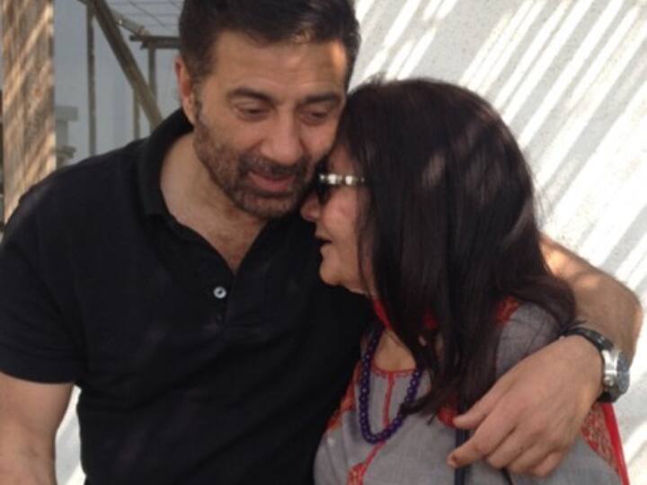 Sunny Deol shares Mother Prakash Kaur Picture on his Instragram मेरी मां मेरी दुनिया: सनी देओल ने मां प्रकाश कौर की तस्वीर शेयर कर लिखी ये खास बात