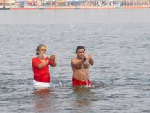 Kumbh Mela 2019: अखिलेश यादव ने कुंभ में लगाई आस्था की डुबकी