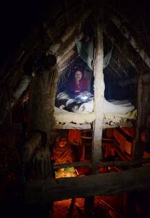 \'पीरियड्स वाली झोपड़ी\' में बच्चों समेत महिला की मौत, अधिकारी ने उठाया कुप्रथा मिटाने का बीड़ा