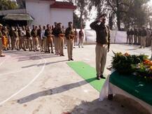 अमरोहा: शहीद सिपाही हर्ष चौधरी को तिरंगे से साथ दी गई सलामी, परिवार ने उठाए पुलिस की कार्यशैली पर सवाल