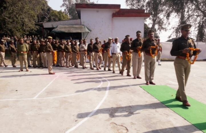 अमरोहा: शहीद सिपाही हर्ष चौधरी को तिरंगे से साथ दी गई सलामी, परिवार ने उठाए पुलिस की कार्यशैली पर सवाल