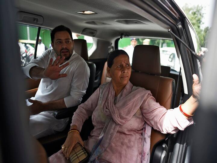 आईआरसीटीसी घोटाला: लालू यादव, राबड़ी देवी और तेजस्वी यादव को मिली जमानत IRCTC scam: Delhi court grants bail to Lalu Yadav, Rabri Devi and son Tejashwi Yadav आईआरसीटीसी घोटाला: लालू यादव, राबड़ी देवी और तेजस्वी यादव को मिली जमानत